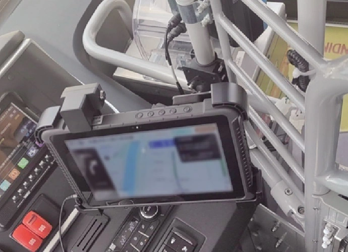 Il tablet robusto EM-Q16 raggiunge la costruzione one-stop di smart bus